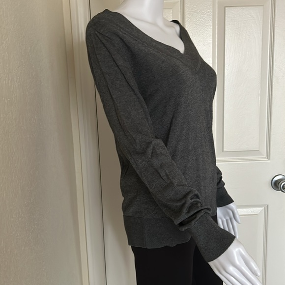 Banana Republic dark Grey Soft Silk Cashmere V-Neck long sleeve sweater Small - Picture 3 of 8